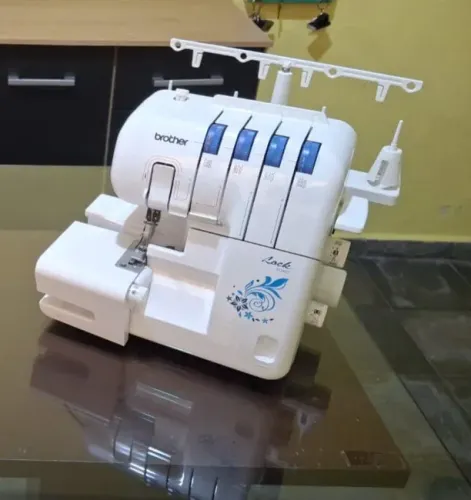 Máquina de costura overlock Brother reparadora 3534DT portátil