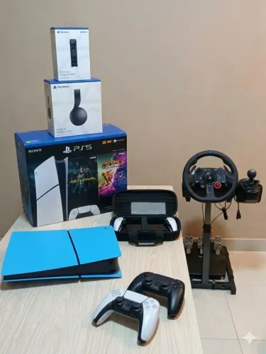 Playstation 5 Slim Digital 1TB e Acessórios.