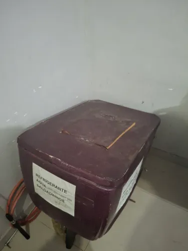Carrinho de sorvetes, bebidas e comida