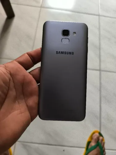Celular j 6