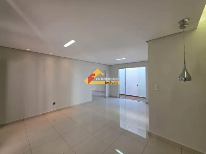 Casa à venda, 3 quartos, 1 suíte, 1 vaga, São Judas - Divinópolis/MG