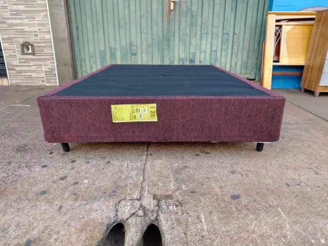 Vendo base box de casal usada