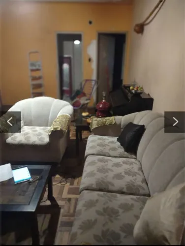Vende-se um conjento de sofas por 650,00 de tres e um lugar de poltrona unica!!!