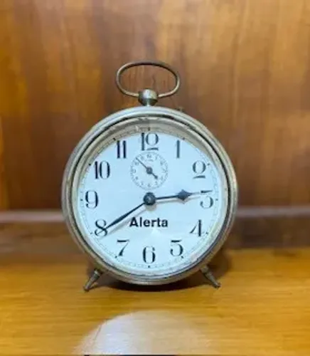 Relógio Vintage (despertador mecânico de mesa) Anos 50