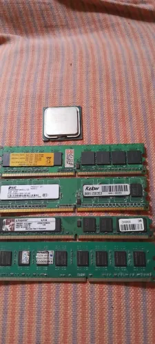 Lote de peças de informática no estado