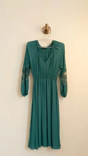 Vestido Midi Pistachio Verde Esmeralda P Boho Chic com Renda