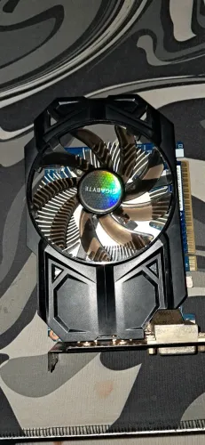 Placa de vídeo NVIDIA GeForce GTX 750 (2 GB), Intel(R) HD Graphics 4400 (113 MB)