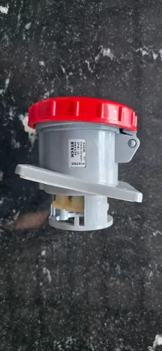 Tomada Steck sobrepor S5546 3p+N+at 63A380/440V