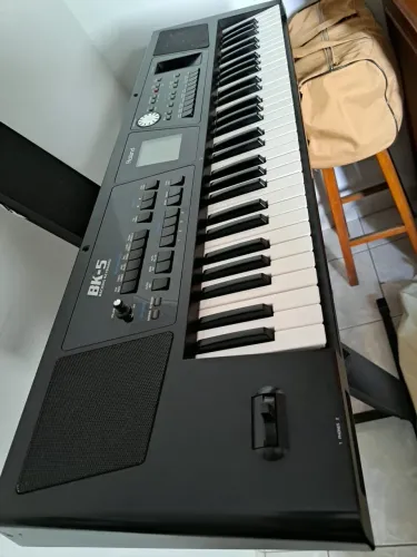 TECLADO ROLAND BK 5 com pedestal