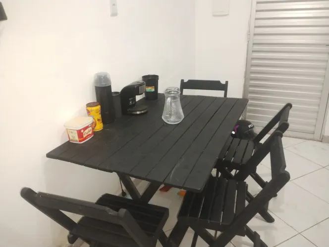 Mesa completa com 5 cadeiras