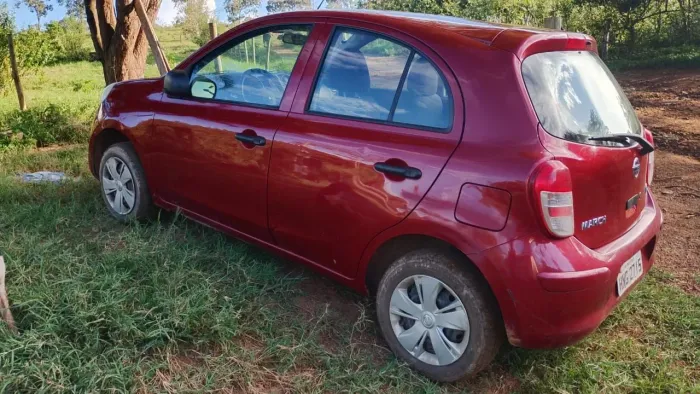 Nissan March 1.0 16V Flex Fuel 5P 2012