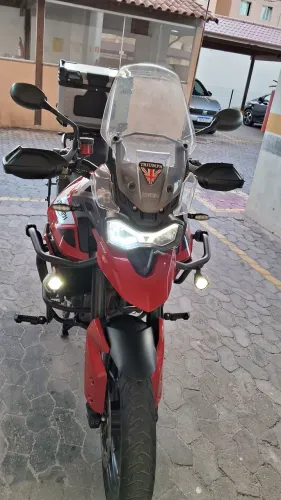 Vendo Tiger GT PRO 900 2022 vermelha, moto muito nova. 02 pneus zeros Metzeler Tourance