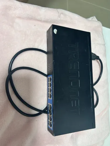 Switch Gigabit TRENDnet 16 Portas TEG-S16Dg - Caixa de Metal