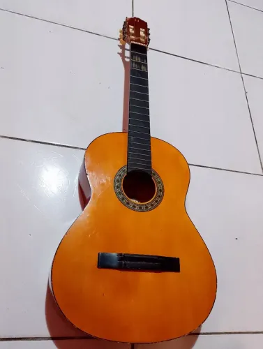 Violão Para Decoração Ou Tirar Peças R$ 100,00