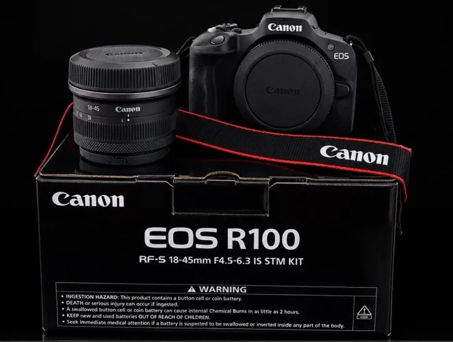 Câmera Cânon R100 e lente RF 18-45mm