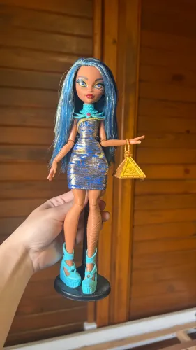 Boneca Monster high g3 + suporte Monster high g1