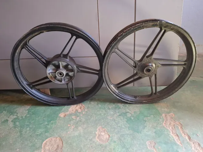 Rodas liga leve  original honda  em perfeito estado 