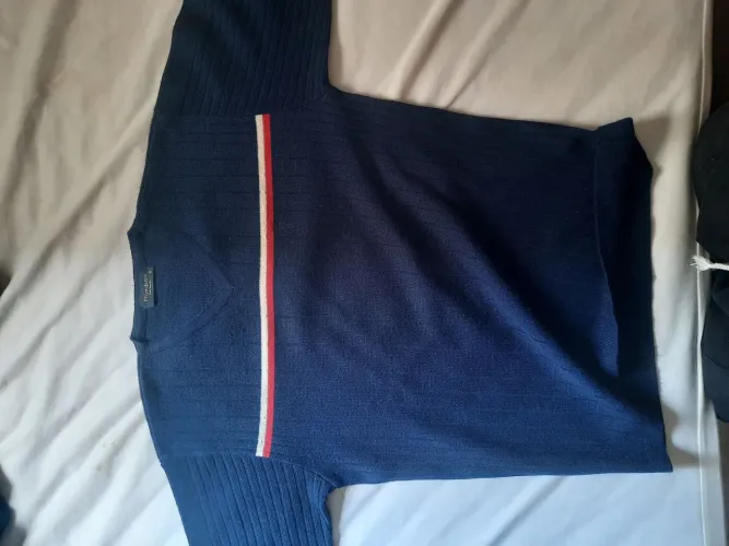Suéter da YvesSaintLaurent por 2.000 reais