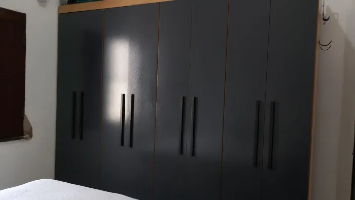 Vendo guarda-roupas de 8 portas