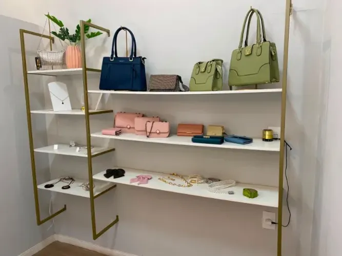 Expositor bolsas e acessórios 