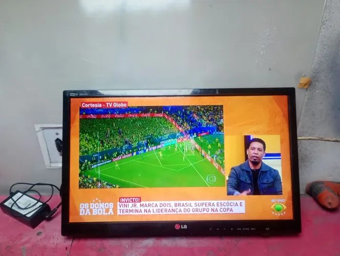 tv e monitor LG funcionando perfeitamente sem a base e controle