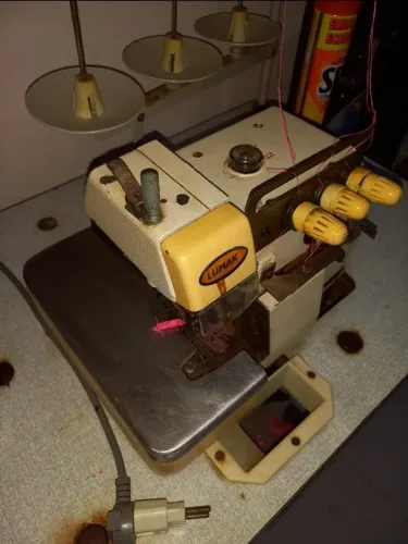 Máquina ouverlock industrial costura muito bem
