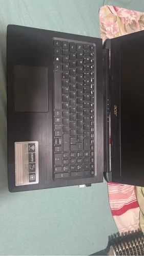 Notebook Acer Aspire E1-572