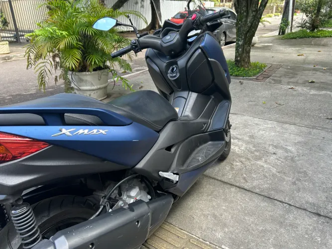 XMax pouco rodada!