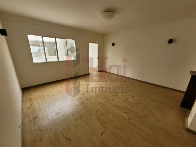 Apartamento Reformado, em prédio 1 por Andar!