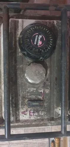Gerador de Energia a Gasolina da marca Toyama, modelo TG2500CXH.