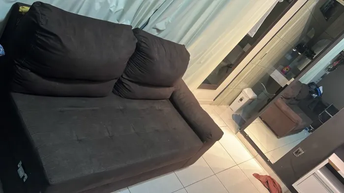 Vendo um sofá 2 lugares grande 1800