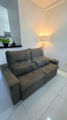 Sofá 2 lugares Retrátil/Cama | Marrom escuro | Bem conservado