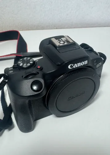 Canon r100