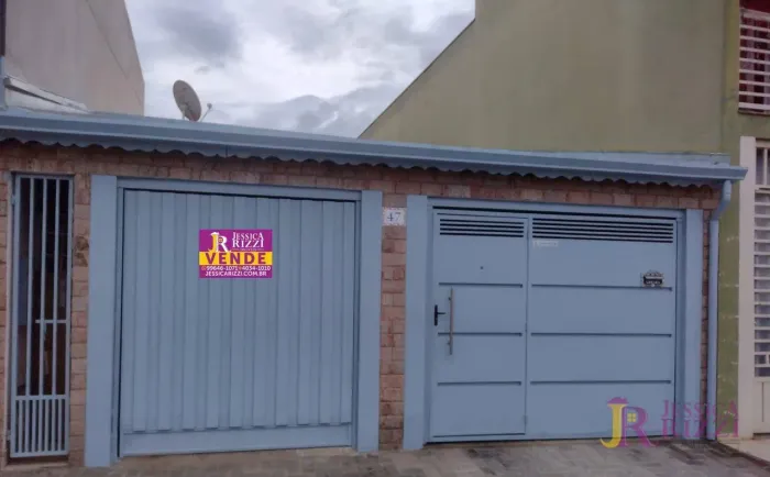 Casa Térrea com ponto comercial nos fundos