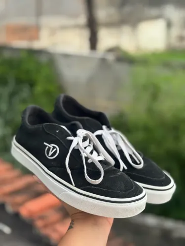 Tênis vans preto camurça