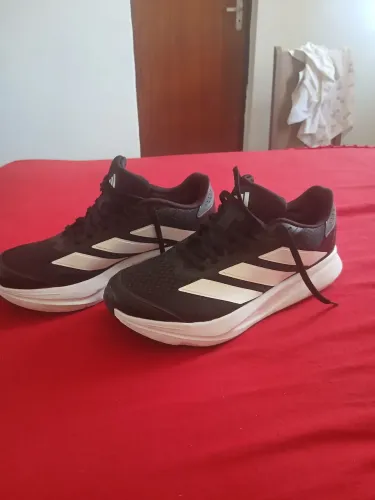 Tênis adidas