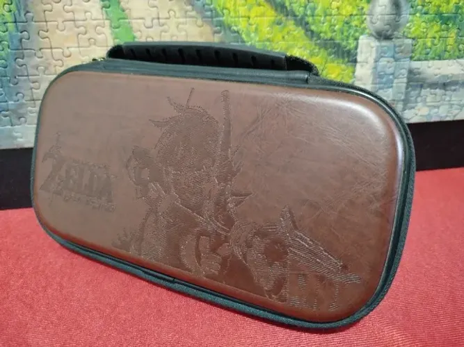 Case Estojo Zelda Oficial Original de Couro Nintendo Switch Lite - Sem Uso.
