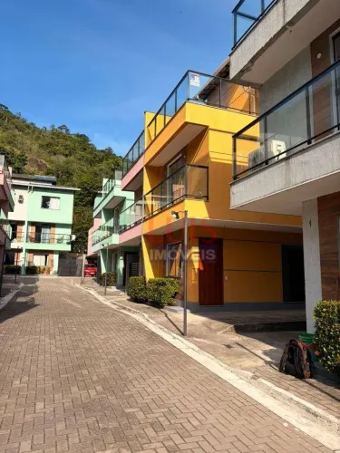 Casa com 3 dormitórios para alugar, 118 m² por R$ 3.500/mês + taxas - Itaipu - Niterói/RJ