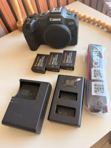Canon R8 com 3 baterias 