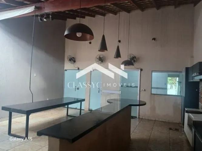 Casa em condomínio em Uberlândia  Aclimação, 3 quartos, 2 vagas, área gourmet.