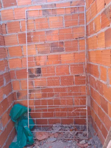 Vende se uma grande de porta