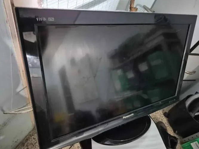 TV Panasonic 32" TC-L32C20B (NÃO É SMART)