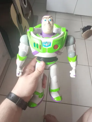 Boneco Buzz lightyear toy story 4