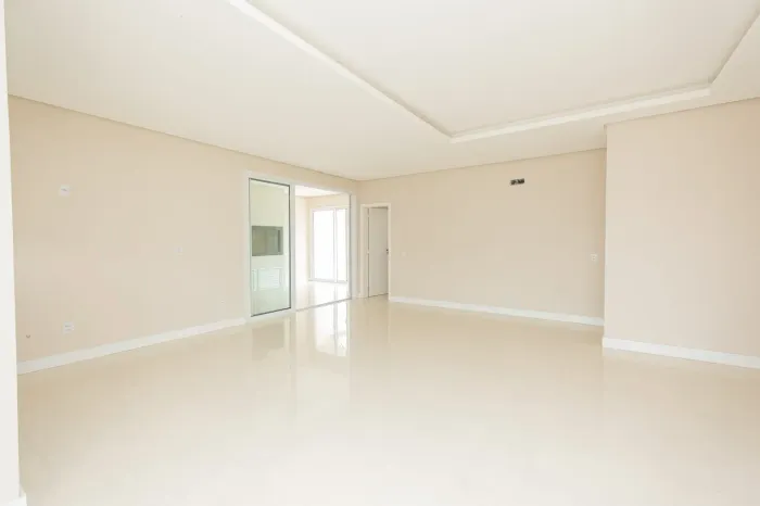 Casa à venda no Laranjal, Pelotas: 180m², 3 quartos (todos suítes), lareira, churrasqueira