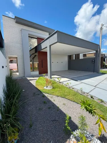 CASA EM RESIDENCIAL FECHADO