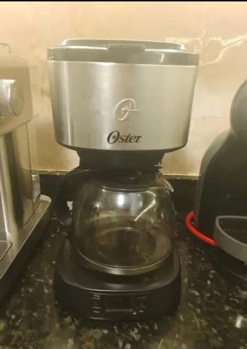 Cafeteira Oster programável jarra de vidro linda