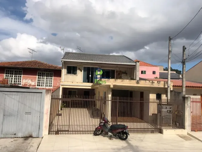 Sobrado para venda possui 140 metros quadrados com 4 quartos em Cajuru - Curitiba - PR