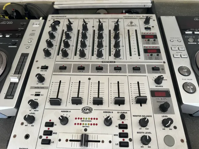 Mesa DJ Excelente.