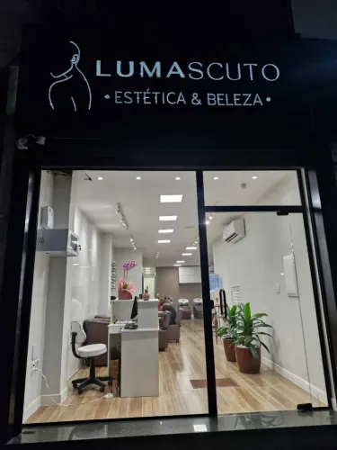 Vaga de emprego para manicure e pedicure.