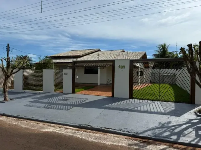 Vendo casa no centro de Glória de Dourados